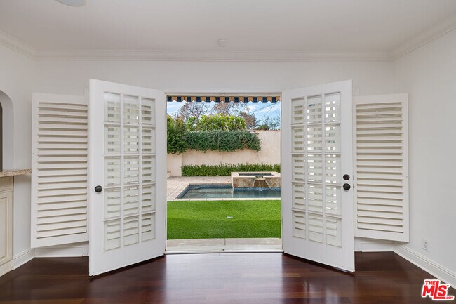 Building Photo - 4419 Clybourn Ave