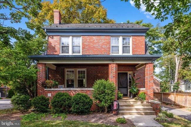 Building Photo - 420 W Cork St