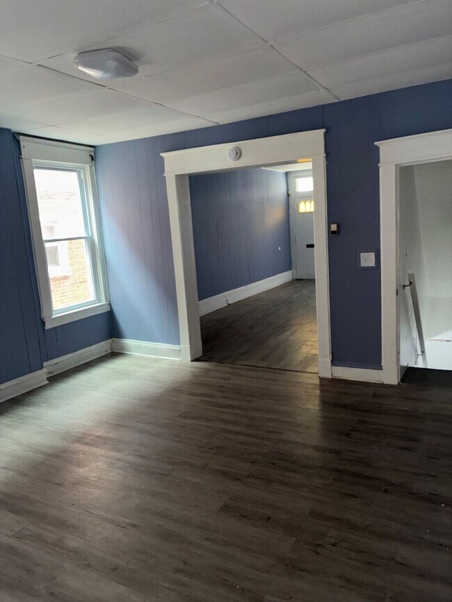 Building Photo - 1513 N Ellamont St