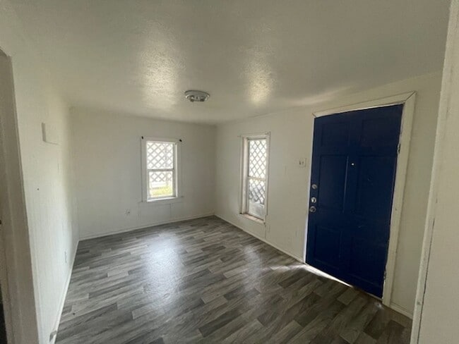 Building Photo - 2-Bedroom Home-$199 move-in covers rent