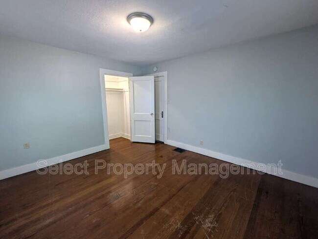 Building Photo - 2526 Hoagland Ave