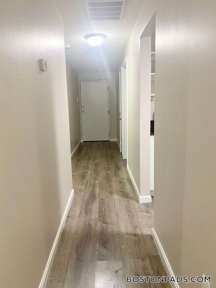 Building Photo - 4000 N Main St