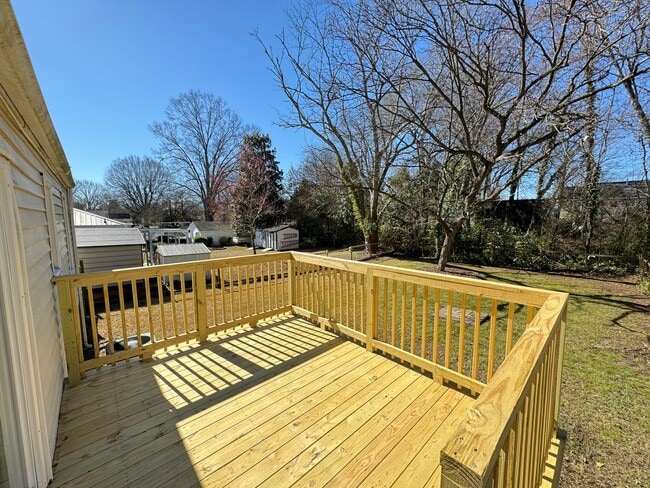 Building Photo - 2Bd/1Ba Fully Renovated 2024 House with Fe...