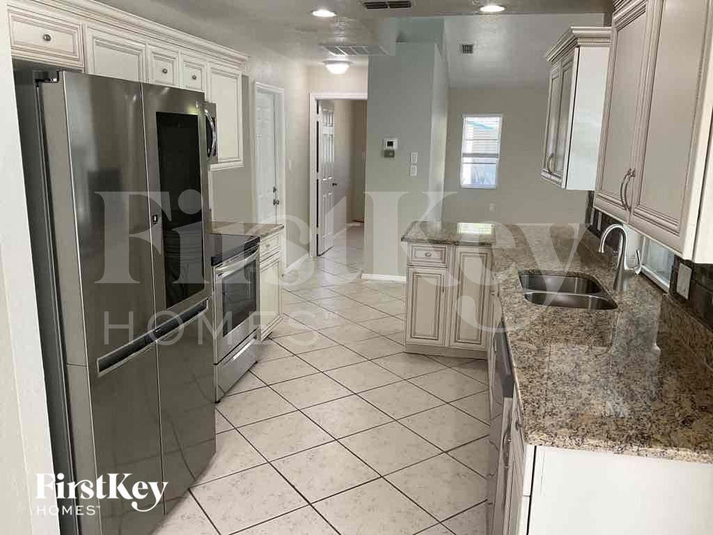 Building Photo - 820 Springview Ave NW