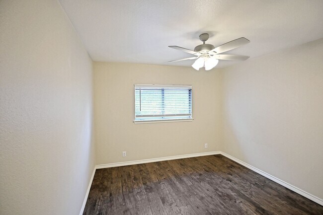 Building Photo - 1610 Elizabeth Ct