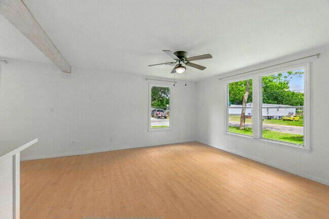 Building Photo - Remodeled 3 Bed/2 Bath Home with Bonus Upper Room Near Booming 9 Mile Rd Hub