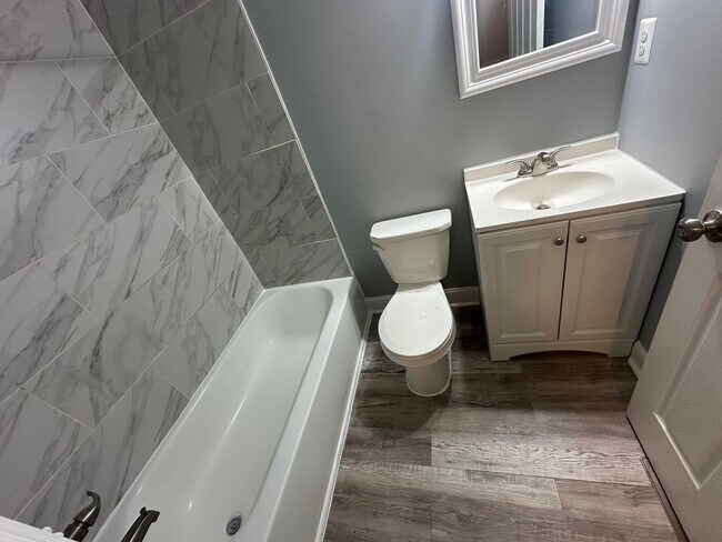 Building Photo - 2bdr 1 ba east Baltimore