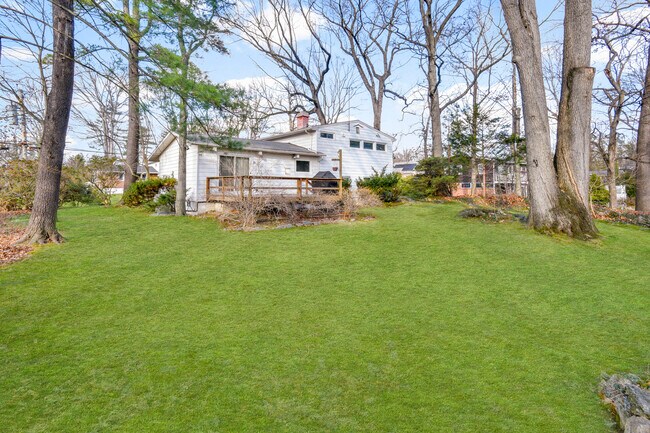 Building Photo - 25 Woodhollow Ln