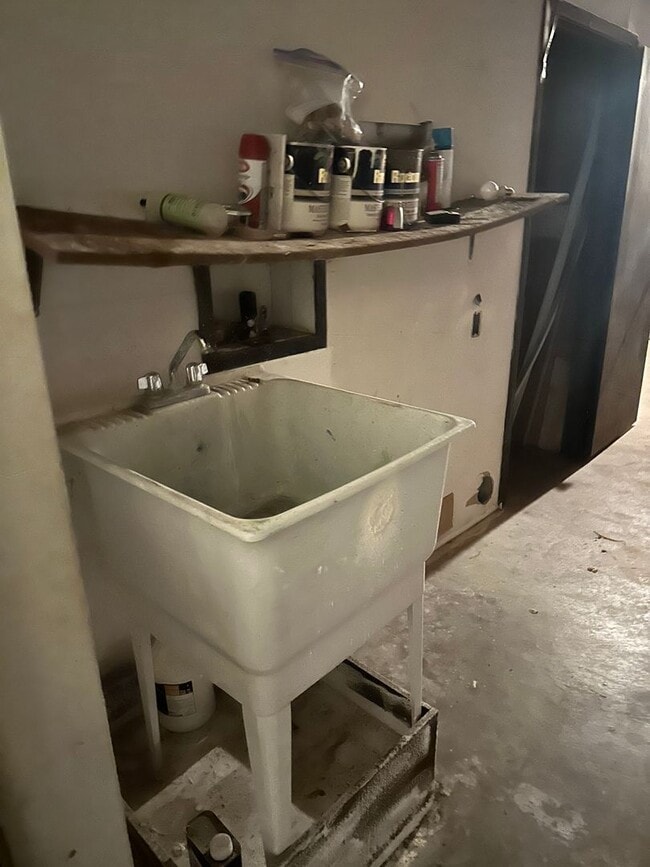 Building Photo - 4943-4945 Vance DR - SL