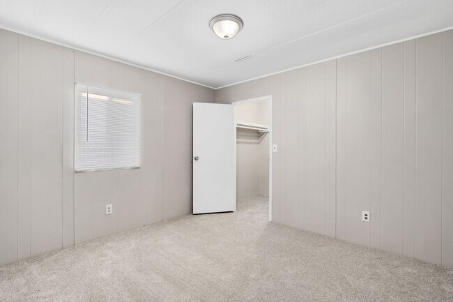 Building Photo - 3 Bed 2 Bath