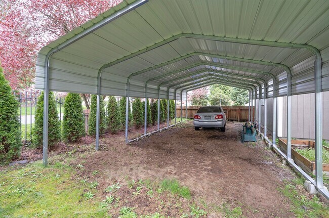 Building Photo - Spacious and Updated Rainier Meadows Home with Private Backyard