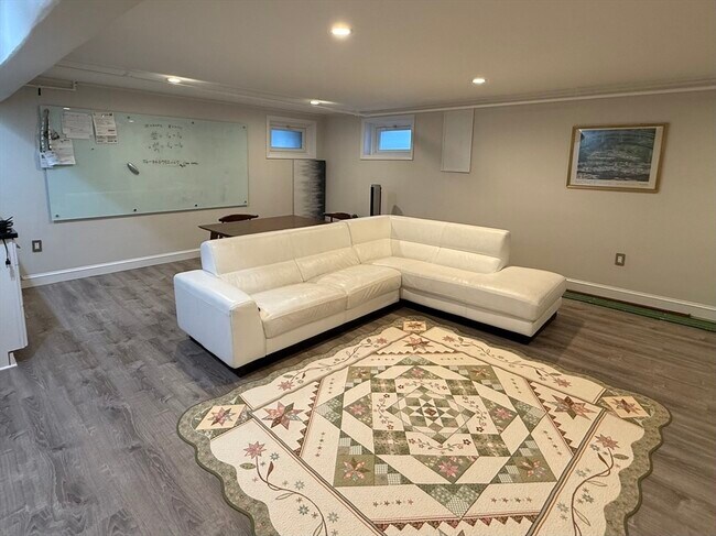 Building Photo - 44 Rolling Ln