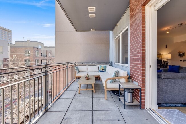 Building Photo - 1BD, 1BA Downtown Denver Condo with Garage...