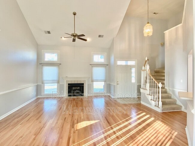 Building Photo - 6 Pine Lake Ct