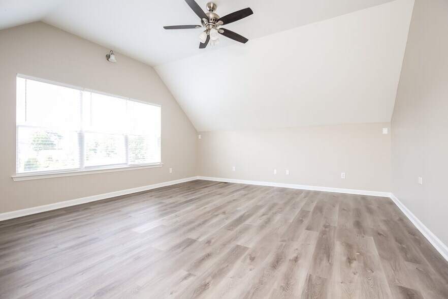 Building Photo - 7898 Rainey Dr