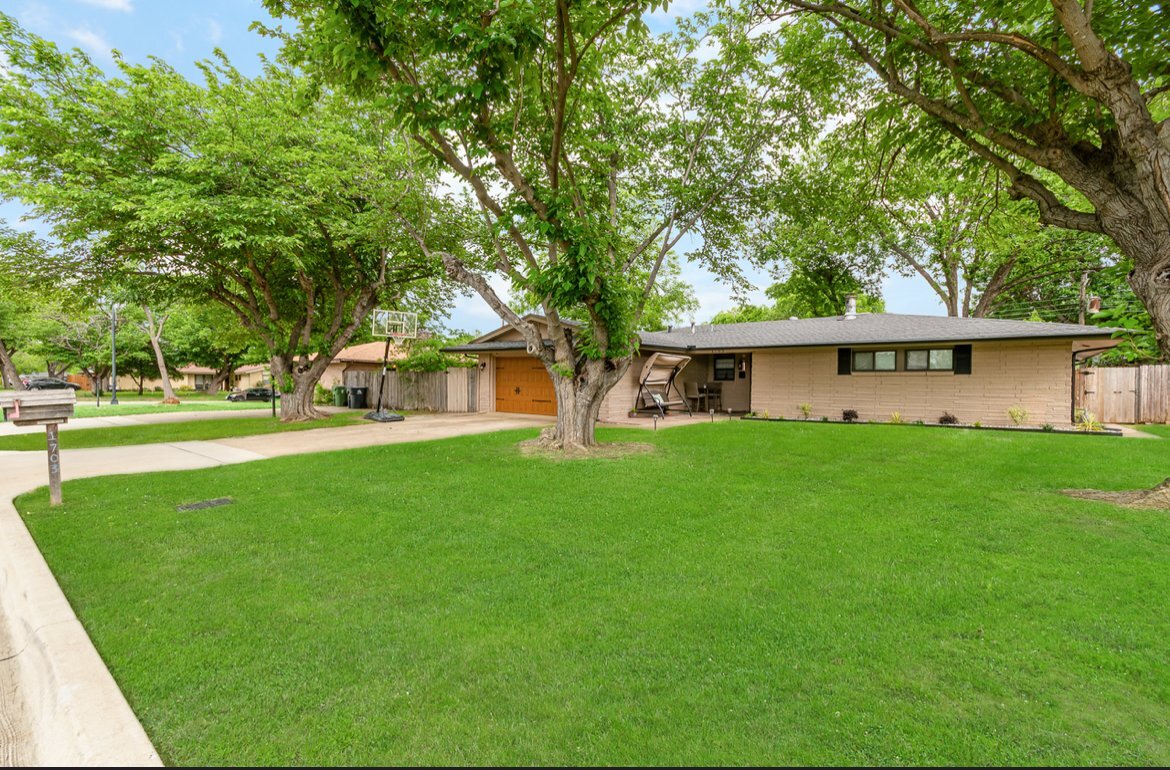Building Photo - 1703 Monaco Dr