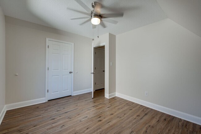 Building Photo - 1565 Petty St