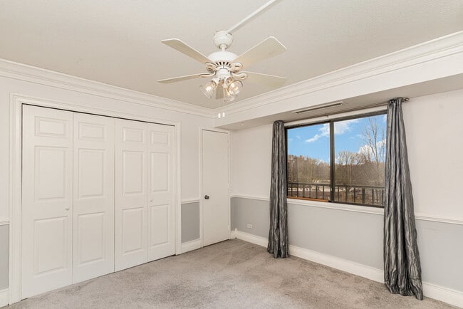 Building Photo - 111 S Baybrook Dr