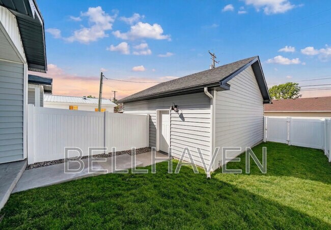 Building Photo - 1370 Fremont Ave