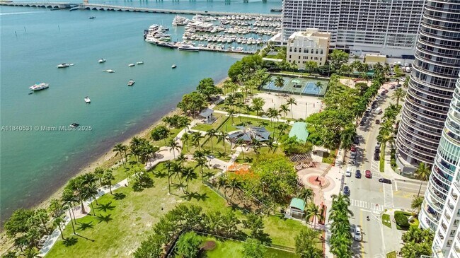 Building Photo - 1800 N Bayshore Dr