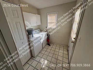 Building Photo - 2534 Cole Dr