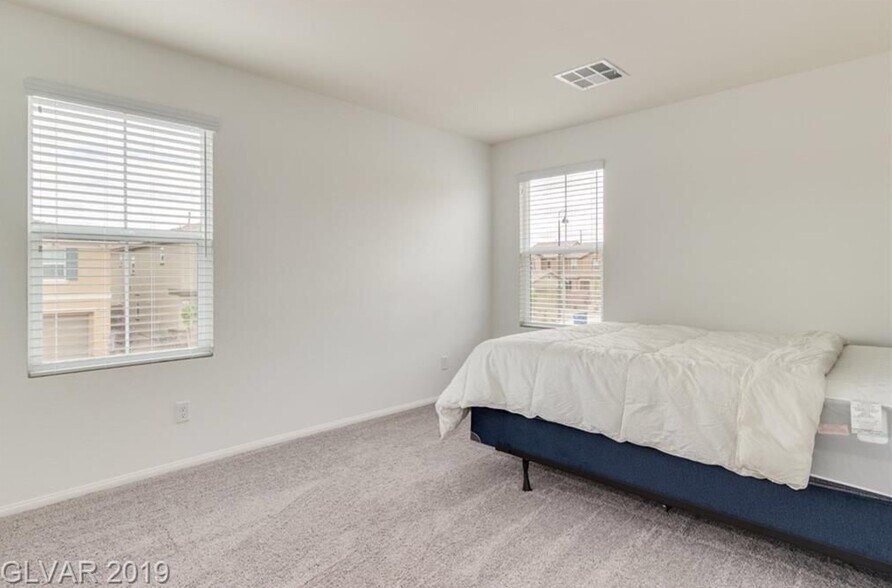 Building Photo - 2883 Cabrillo Terrace St