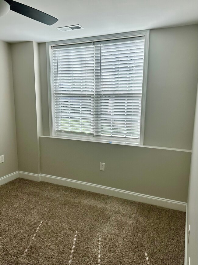 Building Photo - 2312 Belle Ave NE