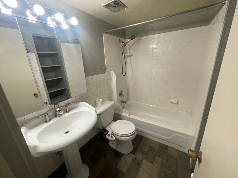 Building Photo - 3250 O'Neal Cir