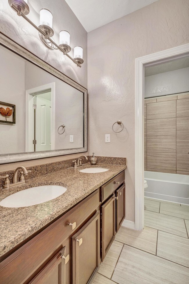 Building Photo - 14713 Rockbridge