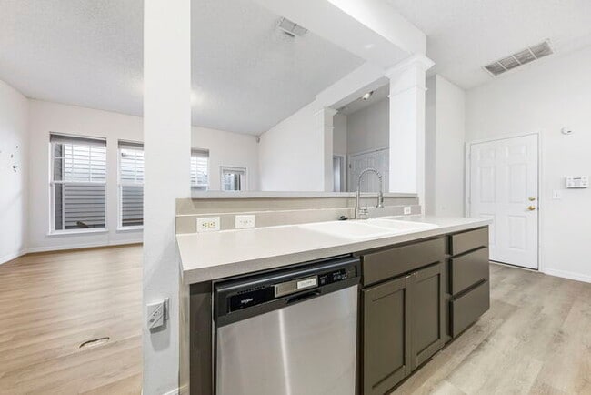 Building Photo - Centrally Located in Celebration Village