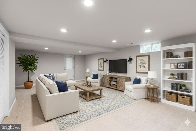 Building Photo - 314 Woodleaf Ct