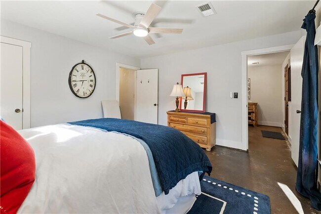 Building Photo - 4035 Lacey Dr