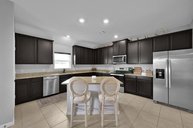 Building Photo - 22510 Red Sparrow Dr