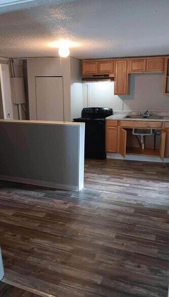 Building Photo - 1016 Farrah Cir