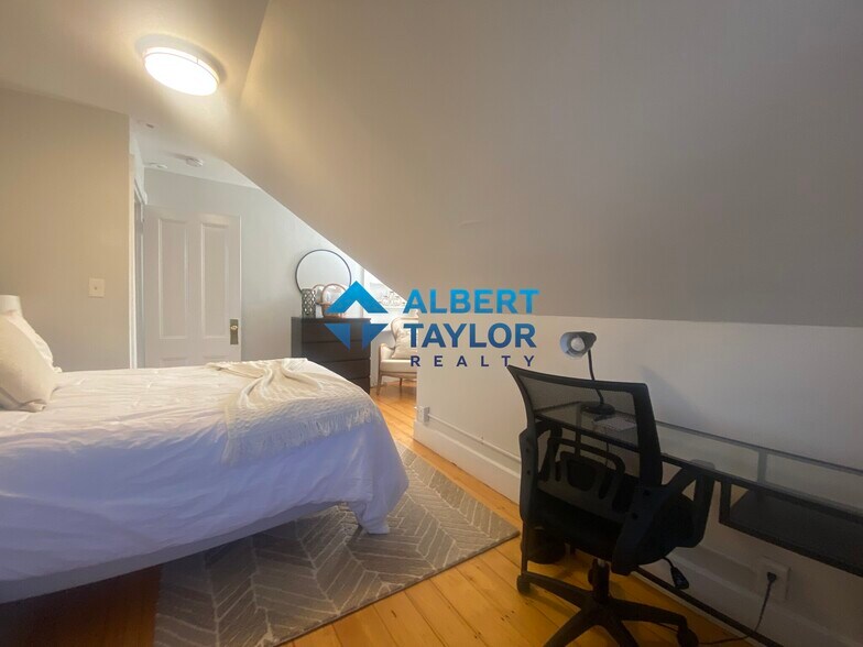 Building Photo - 15 Chiswick Ter