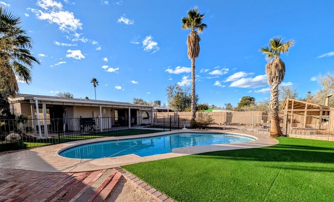 Building Photo - Northwest Pool Home