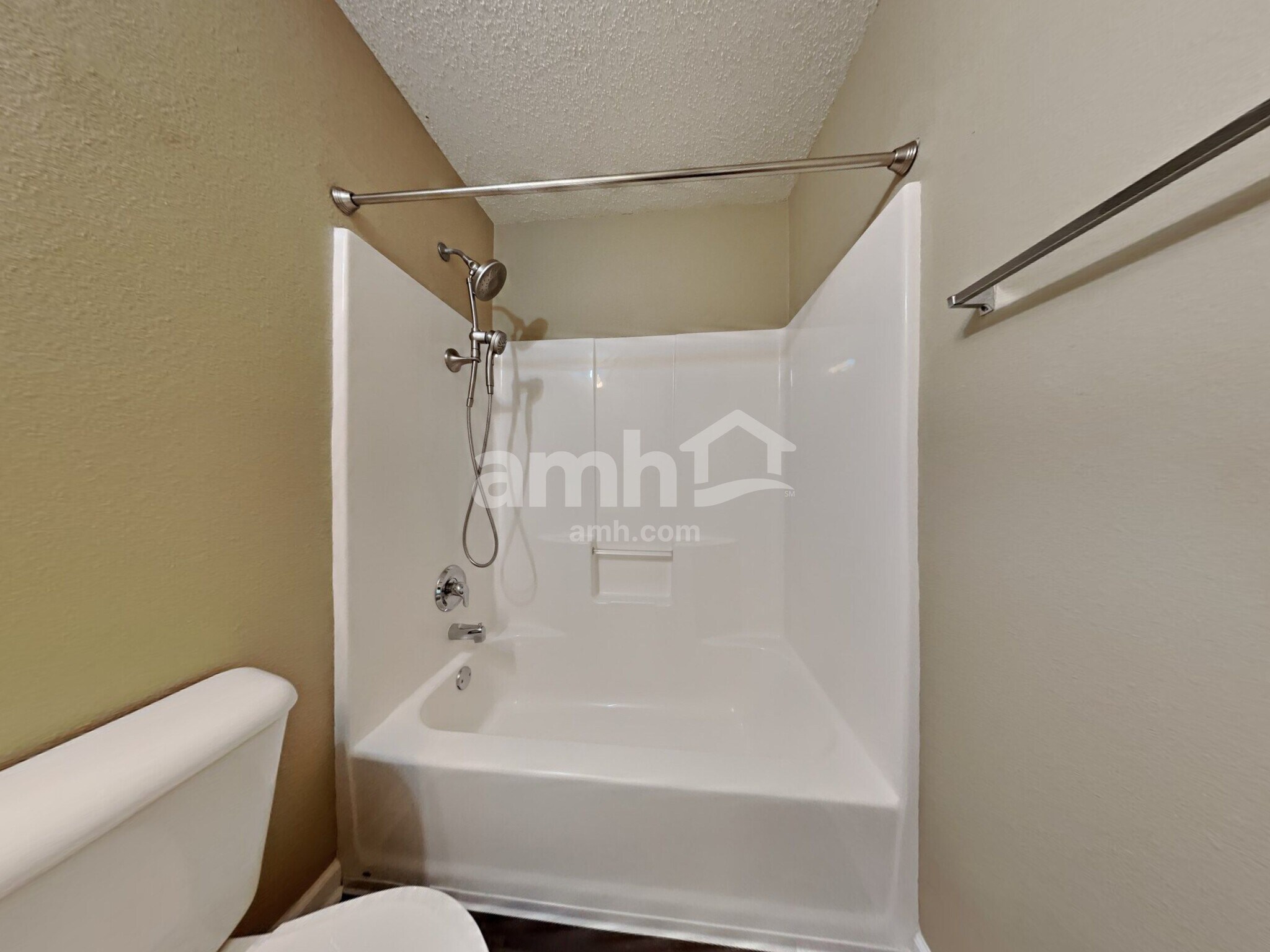 Building Photo - 5833 Cabot Dr