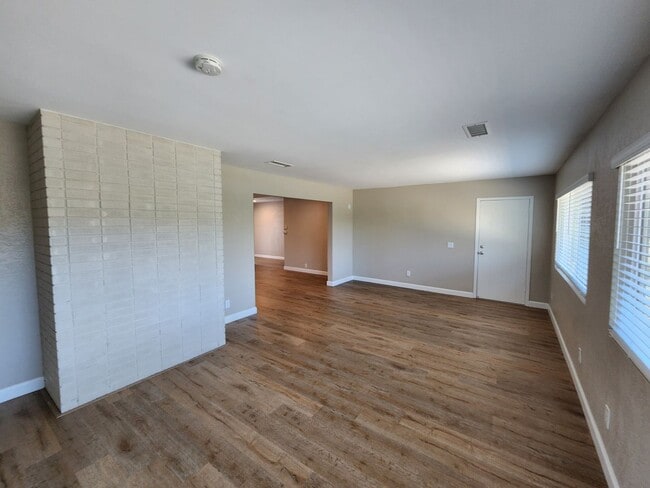 Building Photo - 16598 Bernardo Oaks Dr