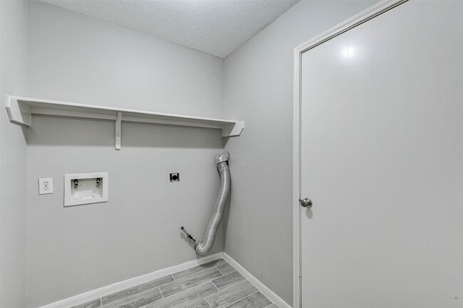 Building Photo - 7815 Barnhill Dr
