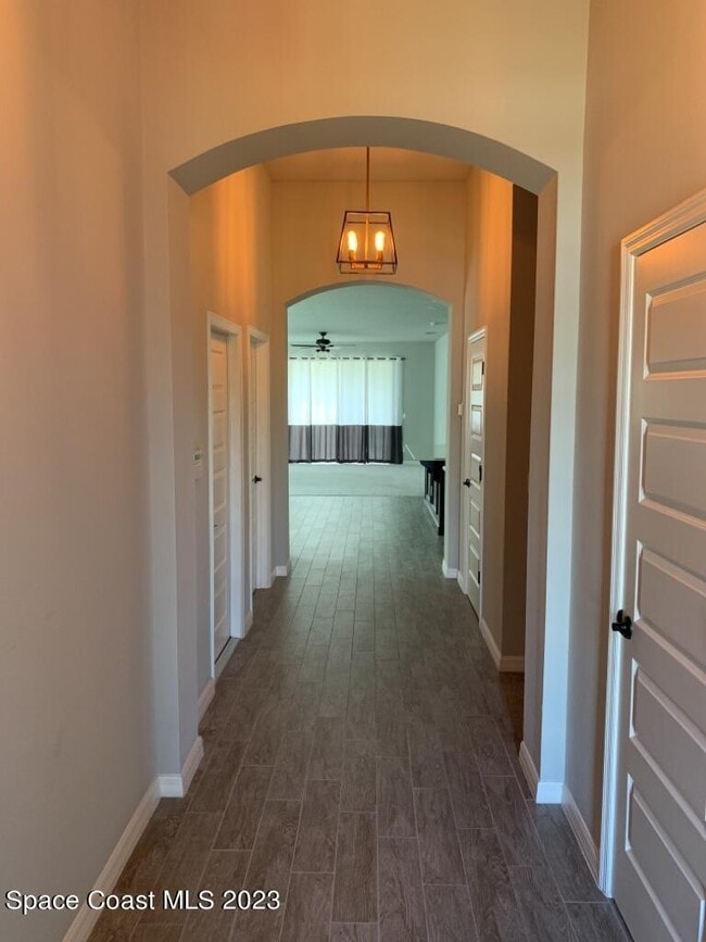 Building Photo - 2831 Casterton Dr