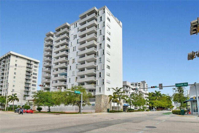 Building Photo - 1331 Lincoln Rd