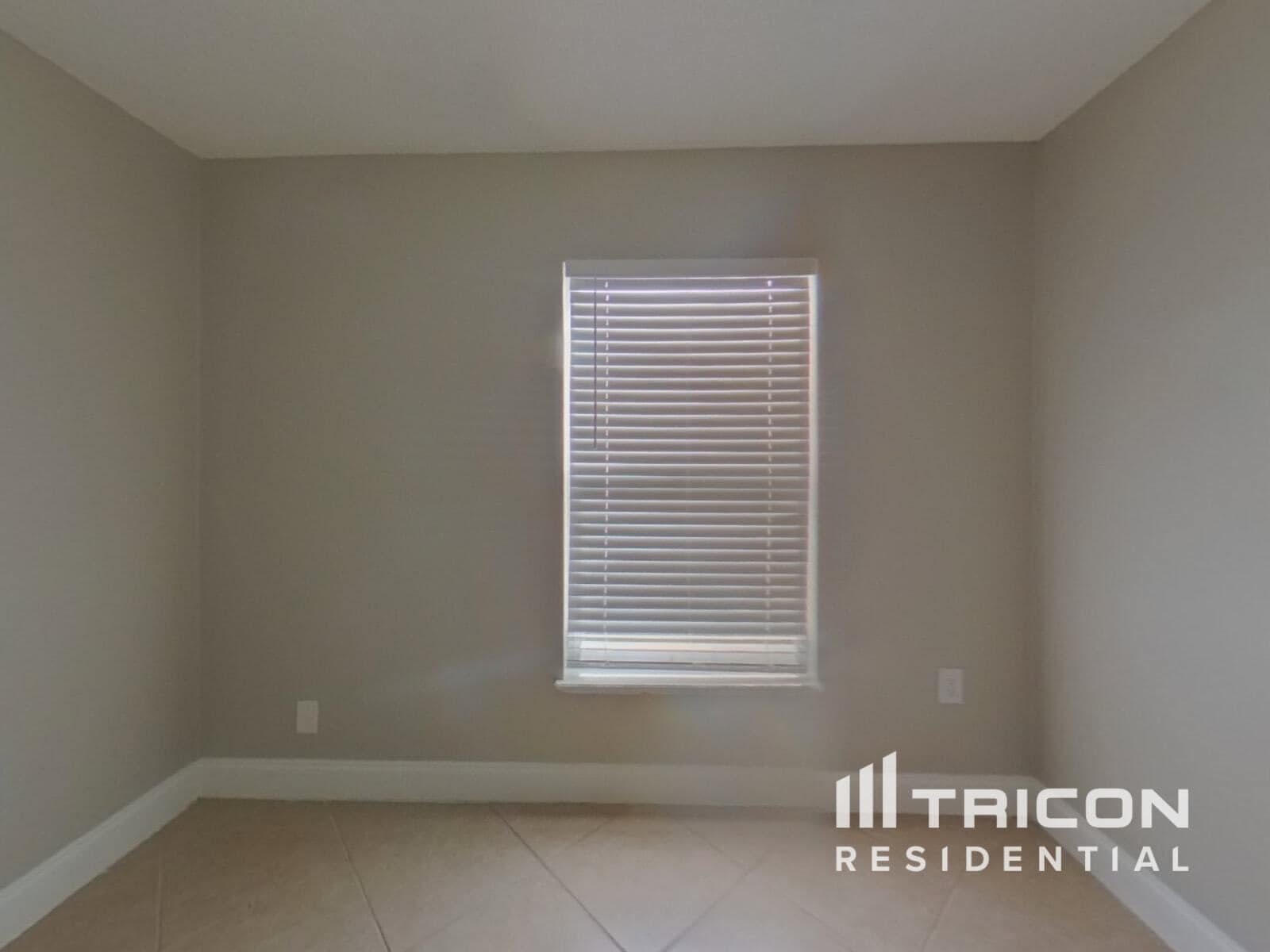 Building Photo - 1729 Burnham Ct
