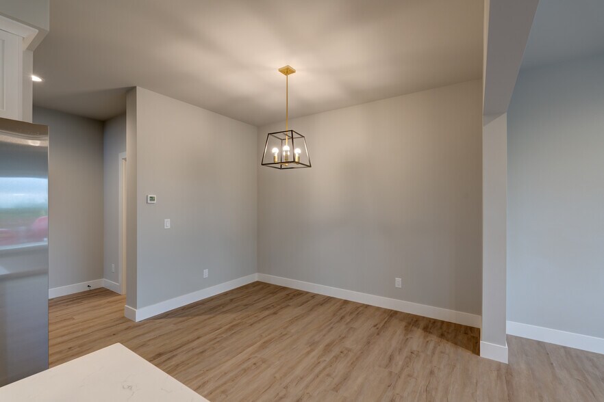 Building Photo - 137 Prairie Heights Dr