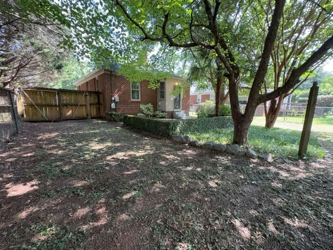 Building Photo - 2944 Hope Ave