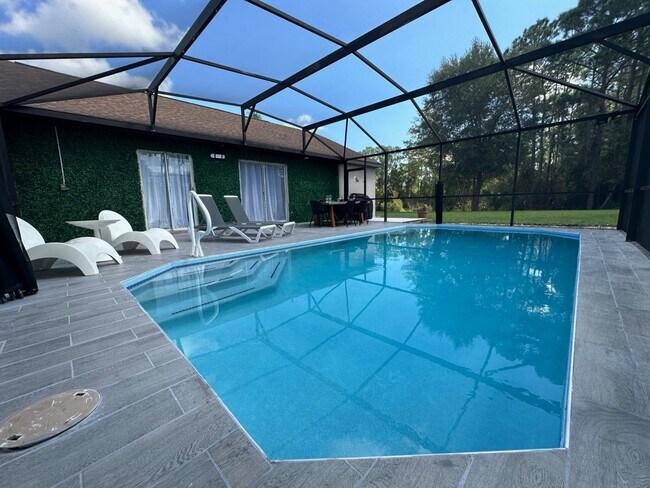 Building Photo - 333 W Shoreline Dr