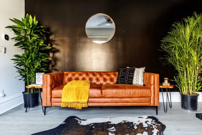 Building Photo - 313 W 4th Ave