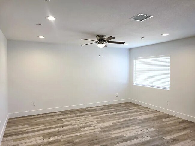 Building Photo - 7332 Poppy Blvd