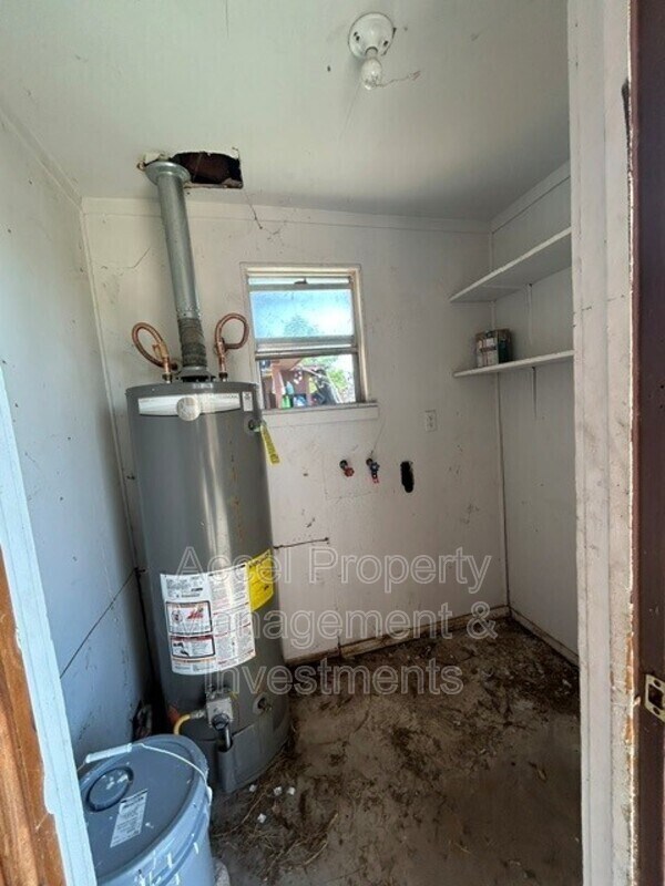Building Photo - 2409 Gumwood Ave W