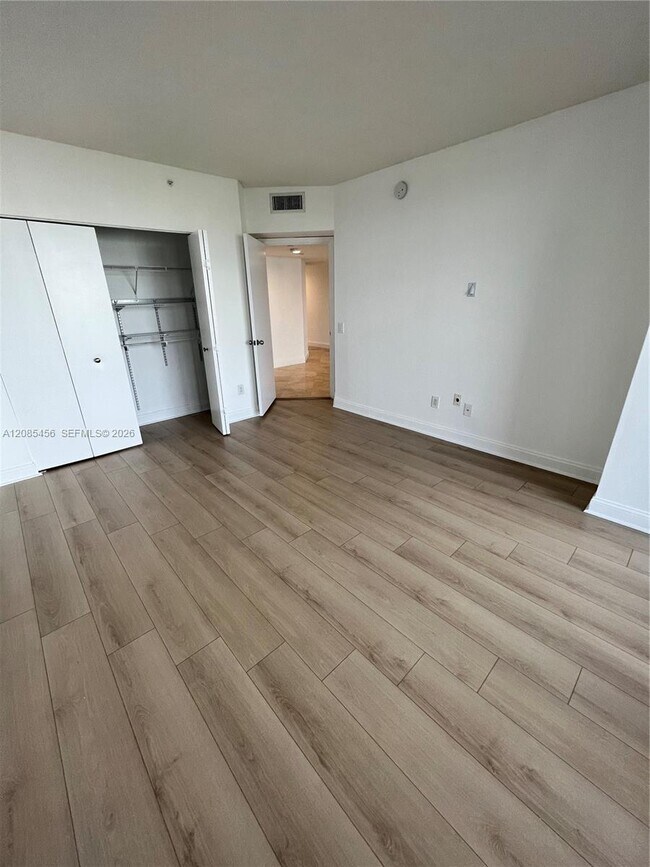 Building Photo - 21055 Yacht Club Dr