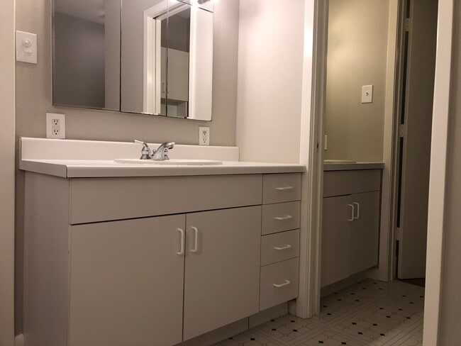Building Photo - 4 Bedroom / 2.5 Baths / 2 Car Garage with ...